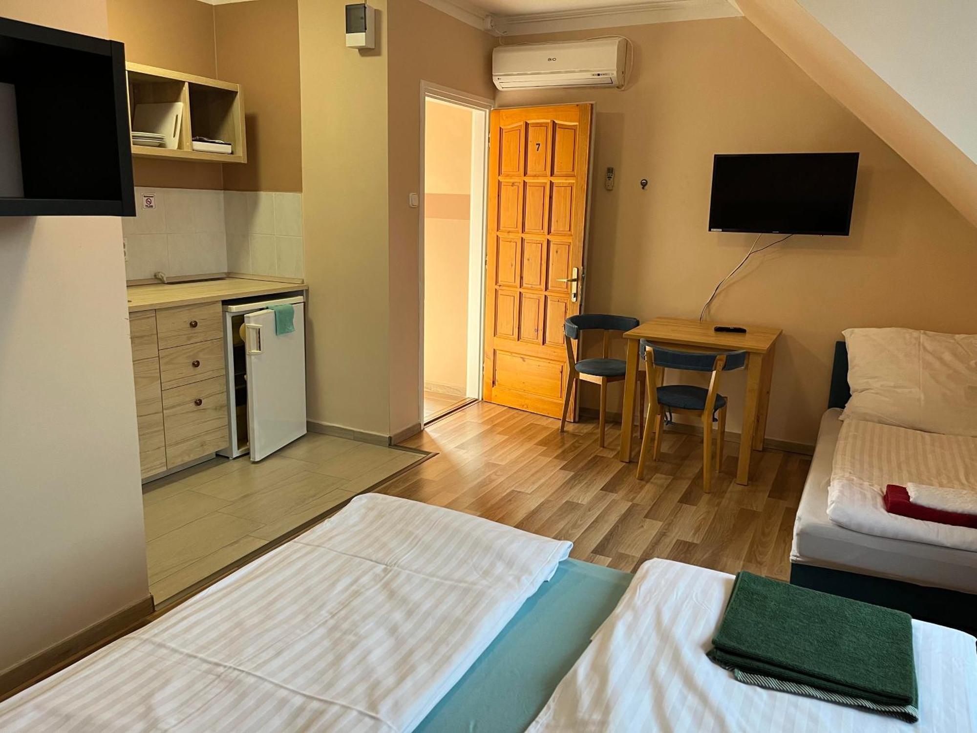 Petoefi Vendeghaz Hotel เอ็กเกอร์ ภายนอก รูปภาพ